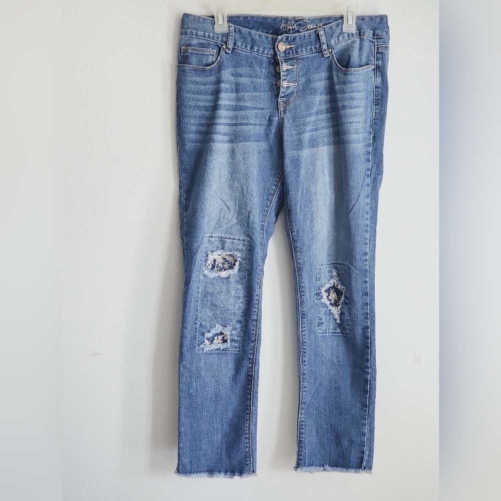 Ariya Women's Patched Button-down Jeans Pockets Frayed Bottoms Sz 11/12